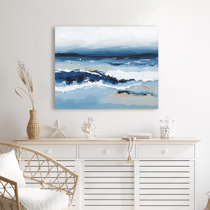 Pintura abstracta de olas del océano en tonos azules intensos, olas rompiendo en la playa, paisaje marino relajante, decoración de pared costera, lienzo horizontal o impresión. imagen 9