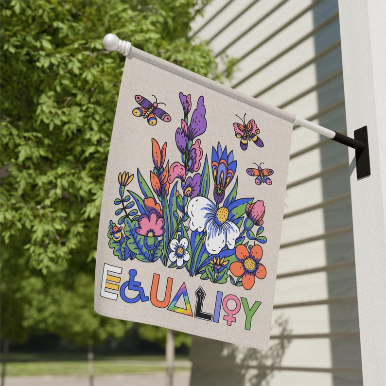 Gleichheit Gartenfahne | Vielfalt, Inklusion und Gleichstellung Werbeschild | Wir glauben, dass alle hier willkommen sind Bild 1
