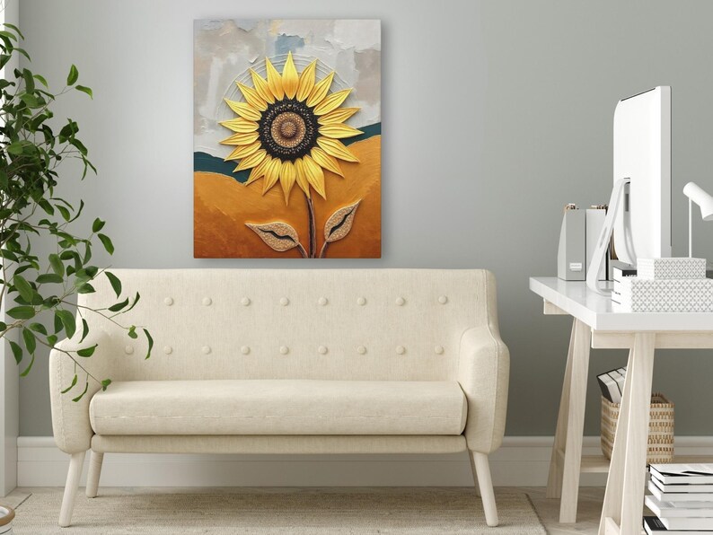 Puede incluir: Impresi&oacute;n en lienzo enmarcada que representa un gran girasol texturizado. Los p&eacute;talos son amarillos y el centro es marr&oacute;n oscuro. El fondo presenta tonos de amarillo, azul y gris. La obra de arte est&aacute; sobre un sof&aacute; color crema.
