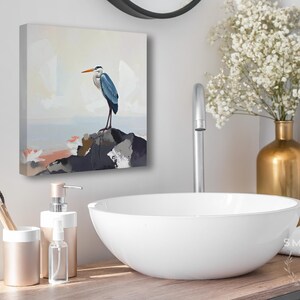 Pintura de garza azul grande sobre lienzo o póster, impresión artística de pared, obra de arte abstracto de paisaje costero neutro y apagado, decoración moderna de aves marinas oceánicas imagen 8
