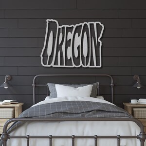 Oregon Wall Art Metal Sign, Retro Oregon State Shaped Silhouette Name Outline Large Wall Hanging, University Dorm Room & Home Decor Gift image 2