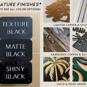 以下が含まれることがあります： 黒い持ち手と「But First, Coffee」の文字が黒い手書き風フォントで書かれた白いセラミックマグ。マグカップは白い表面に置かれています。