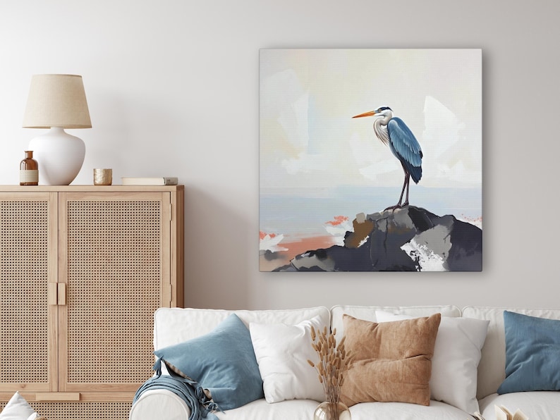 Pintura de garza azul grande sobre lienzo o póster, impresión artística de pared, obra de arte abstracto de paisaje costero neutro y apagado, decoración moderna de aves marinas oceánicas imagen 1