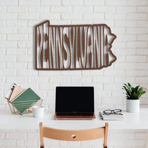 Placa de metal decorativa de parede da Pensilvânia, com o nome do estado da Pensilvânia em formato retrô, grande, para pendurar na parede, ideal para decoração de quarto de estudante e casa. imagem 3