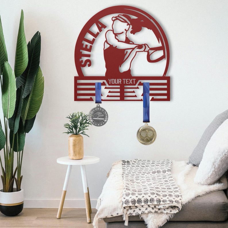 Tennismedaillehouder voor meisjes en vrouwen, dames tennisspeler metalen wandbord, aangepaste gepersonaliseerde naamprijs lint displayrek hanger cadeau afbeelding 12