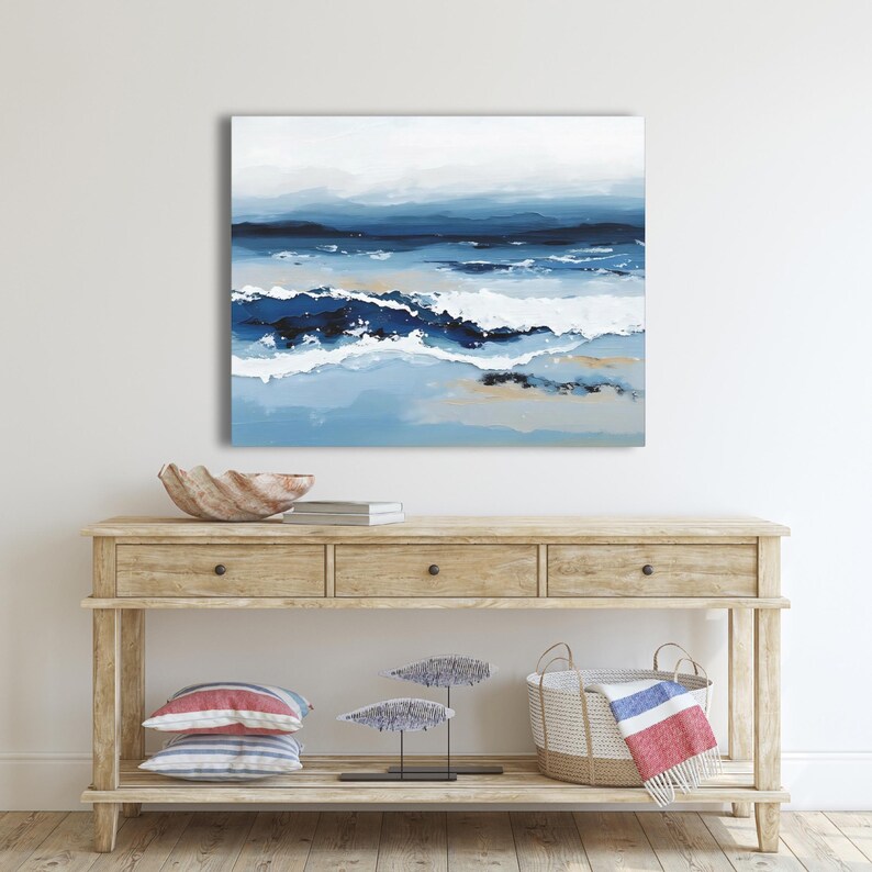 Pintura abstracta de olas del océano en tonos azules intensos, olas rompiendo en la playa, paisaje marino relajante, decoración de pared costera, lienzo horizontal o impresión. imagen 8