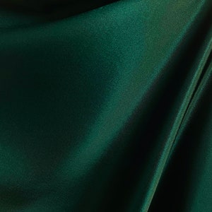 Tecido de cetim Charmeuse sedoso – luxuoso e versátil para roupas e decoração