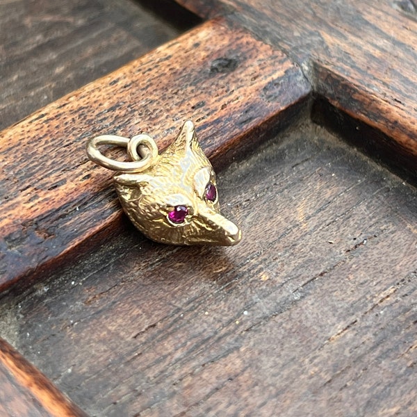 Fabulous antique 9ct fox charm