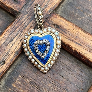 Colgante victoriano de corazón con esmalte, perla y diamantes