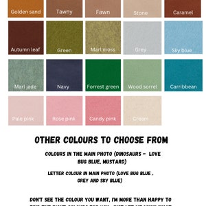 Pode incluir: Uma carta de cores com 16 amostras de cores diferentes. As cores s&atilde;o etiquetadas com nomes como "Golden sand", "Tawny", "Fawn", "Stone", "Caramel", "Autumn leaf", "Green", "Marl moss", "Grey", "Sky blue", "Marl jade", "Navy", "Forrest green", "Wood sorrel", "Carribbean", "Pale pink", "Rose pink", "Candy pink" e "Cream". A carta tamb&eacute;m inclui texto que diz "OTHER COLOURS TO CHOOSE FROM" e "COLOURS IN THE MAIN PHOTO (DINOSAURS - LOVE BUG BLUE, MUSTARD)".