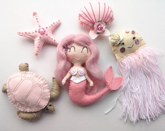 Sea life wall hangings, under the sea decor, mermaid nursery accessories, felt wall decor, baby shower gift, newborn gift, ocean garland