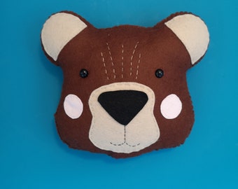 Woodland felt bear head, animal heads kids room, stuffed toy bear head, woodland nursery decor, baby bear nursery, bear wall hanging, gift.