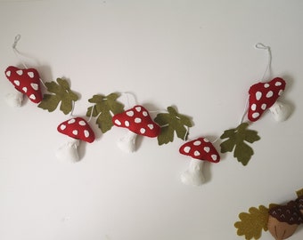 toadstool garland with leaves, mushroom bunting for nursery, woodland theme decor, toadstool bunting, woodland bedroom decor, autumn decor.