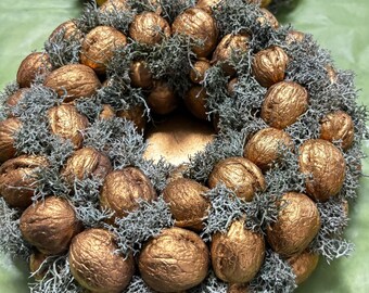 Walnut & lichen candle holder, Seasonal rustic table arrangement, Tabletop centerpiece, Party table accent, Nature-inspired centerpiece