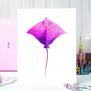 Rosa und Lila gefleckter Adlerrochen Kunstdruck | Manta Rochen | Ocean-inspirierte Wand Kunst | Marine Leben Dekor