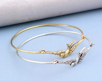 Hummingbird Bracelet, Silver Dainty Bird Bracelet, Flying Bird Bracelet, Hummingbird Jewelry, Bird Lover Gift, Hummingbird Gifts