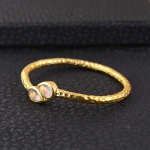 Quartz teardrop bracelet. Gold Bangle. Silver Bracelet. July Birthstone. Red Stone. Gift for woman. Gift for her. Bracelet. Wedding Gift