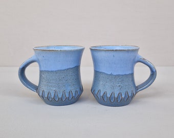 Vintage handgemaakte mokken/bekers (2) in de kleur (ijs)blauw.