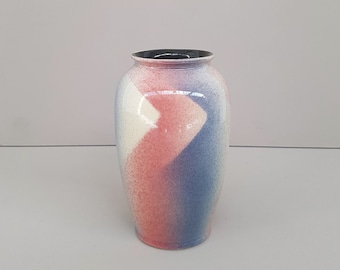 Kleine vaas Bay Keramik, W. Germany 65017 geometrisch dessin in roze en blauw
