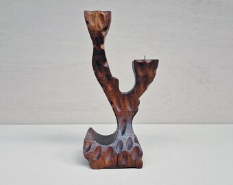 Vintage 2-armige handgemaakte brutalist kandelaar vervaardigd uit hout, mid century, afkomstig uit Spanje