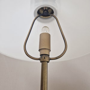 Vintage Messing und Opalin Bürolampe mit Opalin Lampenkap Bild 4