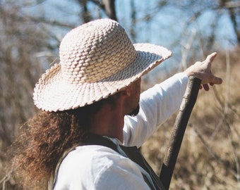 Chapeau de paille tressé - Roseaux 100 % naturels - Quenouille à feuilles larges - Rogożyna - Pour l'été - Chapeau médiéval et décontracté pour homme et femme - Fait main