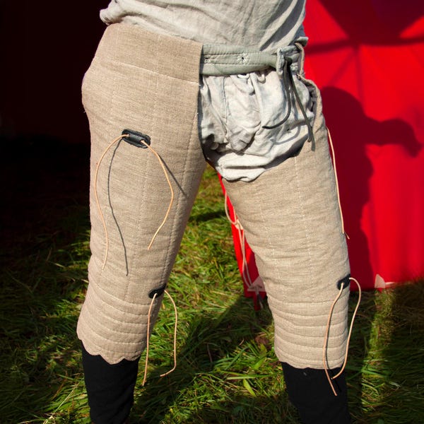 Piernas cortas acolchadas - Equipamiento medieval de competición - HMB, SCA, LARP, Recreación histórica - Calzas acolchadas - Combate medieval - Gambesón para hombre - Histórico