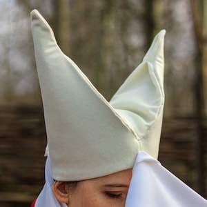 Horned Hennin - Female Medieval Headwear - 15th Century Headpiece for ...
