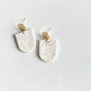 White Floral Clay Earrings |Bridal, Wedding Jewelry |For Bride | Gift for her |Neutral, Elegant | Cream, Ivory, Gold, Flower Print, Timeless