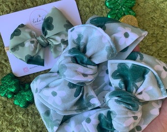 Daisy Shamrocks St Patrick’s Day Headwrap & Hand-Tied Big Bows/newborn bow/daisies/toddler bow clip/green shamrocks