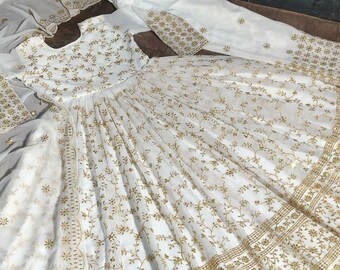 Fancy Salwar Kameez, Pakistani Anarkali Dress, Indian Shalwar, Embroidered Outfits, Long Wedding Gown, Plus Size Salwar, Bridesmaid Dresses