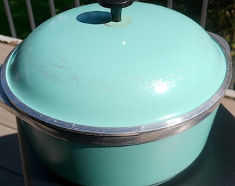 Vintage 1950s–60s Club Aluminum Turquoise Dutch Oven Robin’s Egg Blue Dome Lid 10” Pot