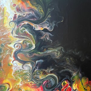 Pode incluir: Pintura abstrata com padr&otilde;es em espiral em tons de preto, branco, amarelo, verde e vermelho.