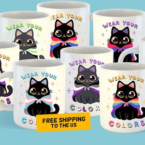 Puede incluir: Conjunto de ocho tazas de cerámica blanca con ilustraciones de gatos negros y el texto "Wear Your Colors". Cada taza presenta un esquema de colores diferente de la bandera del orgullo.