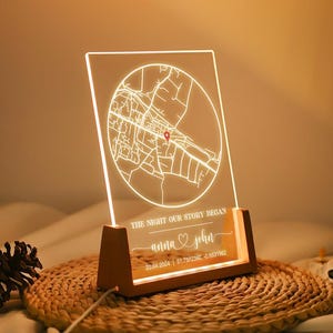 Personalisierte Karte Nachtlicht, benutzerdefinierte College Map LED-Nachtlampe, Sternenkarte nach Datum Konstellationskarte, Abschlussgeschenk für die Klasse von 2025