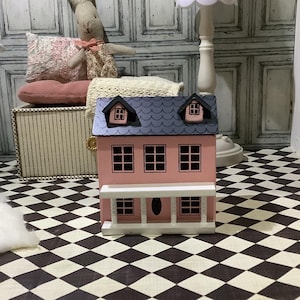 The real TINY PINK HOUSE - perfect miniature for your 1/8, 1/6 dollhouse playroom