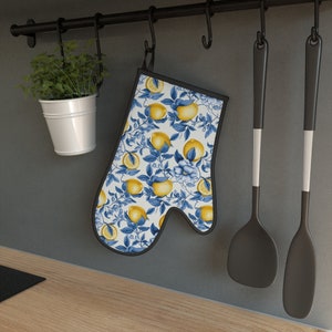 Unique and best kitchen pot holders and oven mitts from Provence