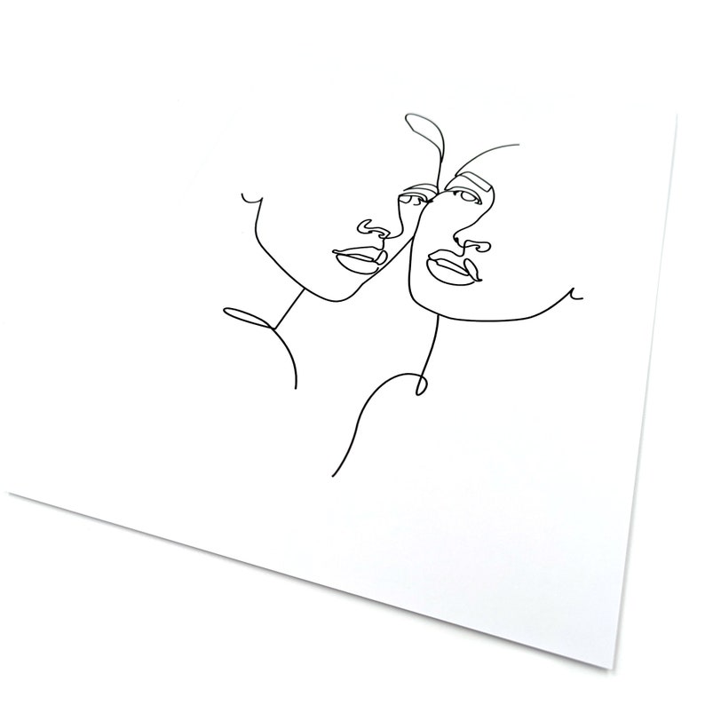 Puede incluir: Una impresi&oacute;n art&iacute;stica minimalista en l&iacute;nea negra sobre papel blanco. La obra representa dos rostros en una l&iacute;nea continua, centr&aacute;ndose en los perfiles y rasgos faciales. El dise&ntilde;o simple crea una est&eacute;tica moderna y art&iacute;stica.