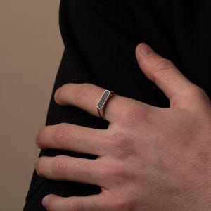 Graveer zwarte onyx-steen zegelring, gepersonaliseerde herenringen, zilveren zegelring, rechthoekige zegelring, herensieraden, aangepaste geschenken mannen