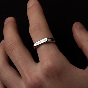 Chevalière fine en argent pour homme, gravée, homme personnalisé, femme, bagues unisexes personnalisées en argent personnalisées, chevalière moderne empilable, idée cadeau