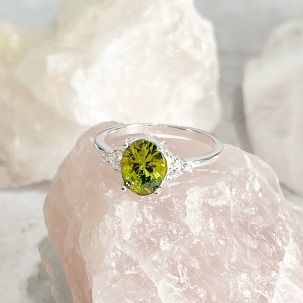 Genuine Peridot Ring in sterling silver, Premium 925 silver, Womans rings ,August birthstone ring vintage rings, peridot Nature ring, CZ