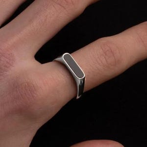 Anello con sigillo in pietra di onice nera inciso, anelli personalizzati da uomo, anello con sigillo in argento, anello con sigillo rettangolare, gioielli da uomo, regali personalizzati da uomo
