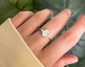 Diamond Birthstone Ring, April Birthstone, Oval 925 Silver Jewellery, CZ rings, Minimalist Dainty Rings, Gifts for Her, Stackable Rings,