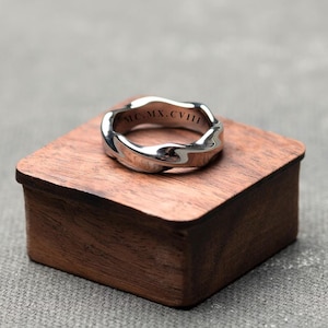 Zilveren golvende ring van 6 mm, gepersonaliseerde golvende bandring voor mannen en vrouwen, aangepaste ringen, datuminitialen naamring, trouwring, pinkring, cadeaus