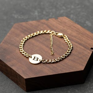 Pulsera de eslabones con inicial de oro personalizada para hombre y mujer, pulsera con letra grabada personalizada, joyería de oro de 18 quilates, pulseras para él y para ella