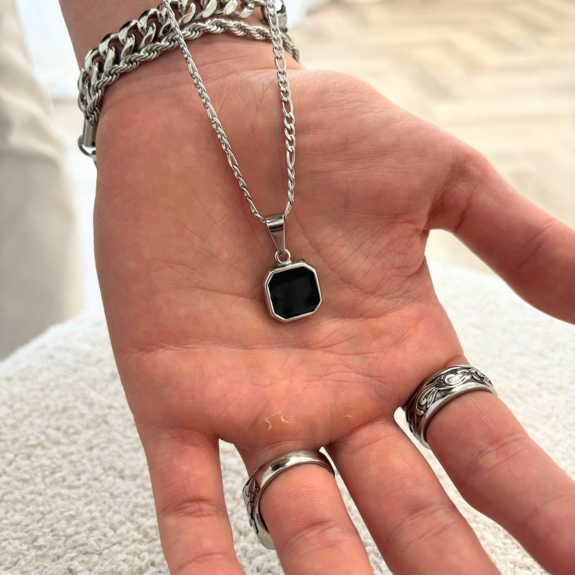 ネックレス・ペンダント FENDI Pendants Men Fox Black Necklaces | Men | Fendi