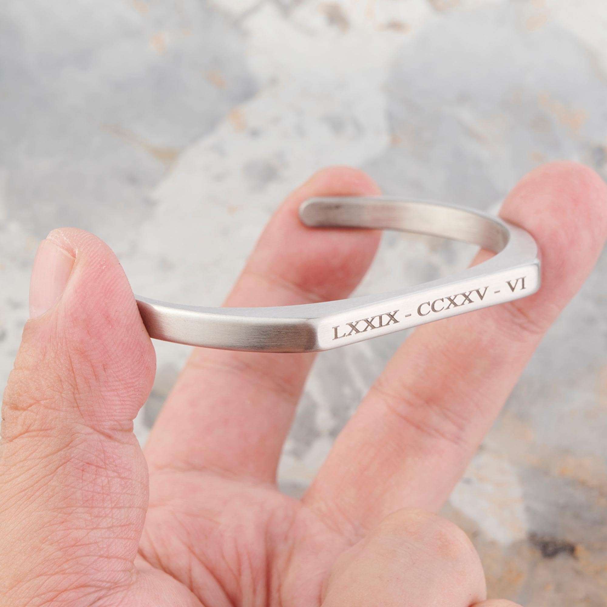 刻印入りシルバーカフバングルブレスレット（男女兼用