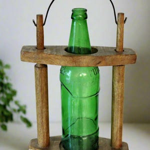 Schöner Vintage hölzerner hängender Flaschenhalter | Größe 21 x 8,5 x 34 cm