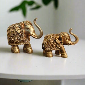 Crafted Kings in Resin: A Hand-Molded Elephant Pair with Golden Accents