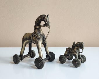 インド　寺院玩具　ヴィンテージ　馬　ウマ　動物　置物　真鍮　アンティーク インドのブロンズ寺院のおもちゃ、室内装飾、馬の置物、アンティーク